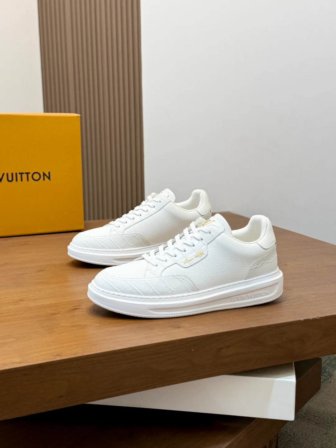 Men's Sneakers LOUIS VUITTON 18265106