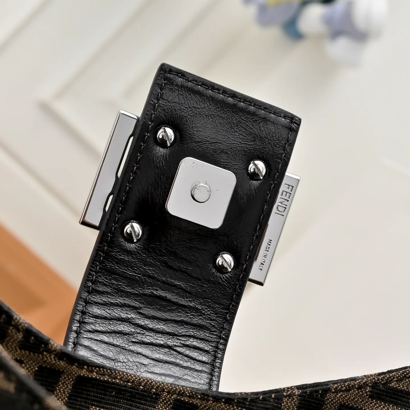 Классические Сумки Женские Fendi 18676174