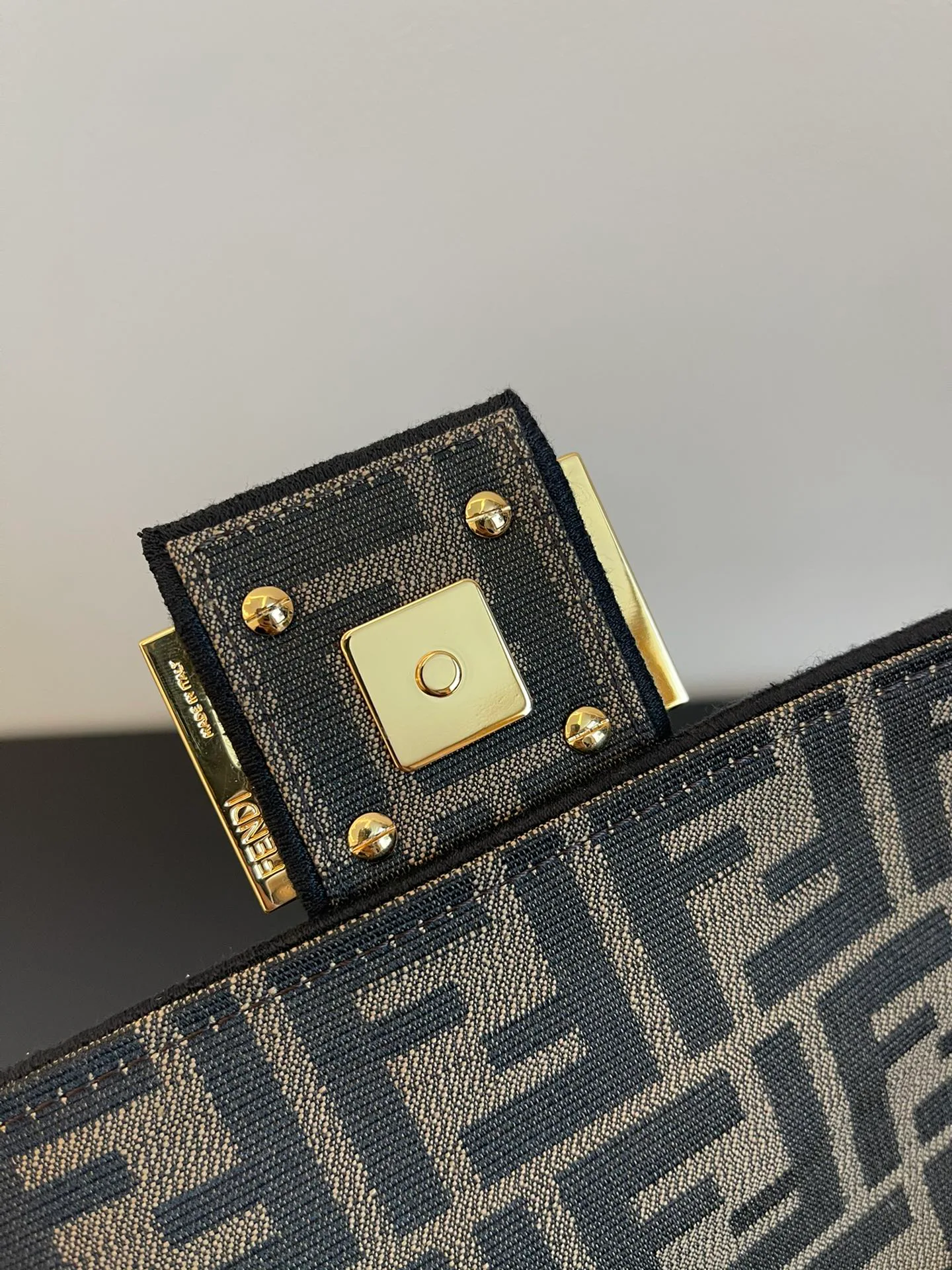 Women's Classic Handbags FENDI 17880627