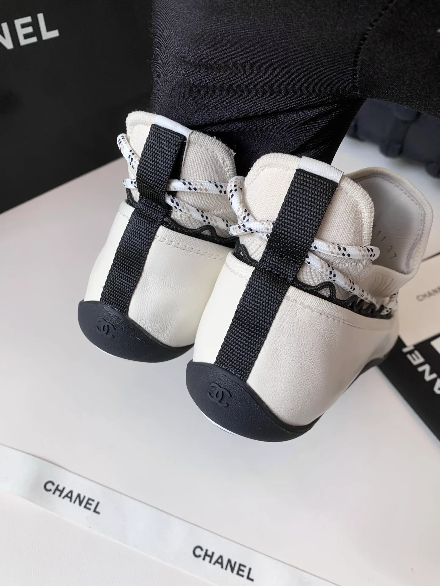 Women's Sneakers CHANEL 17989879