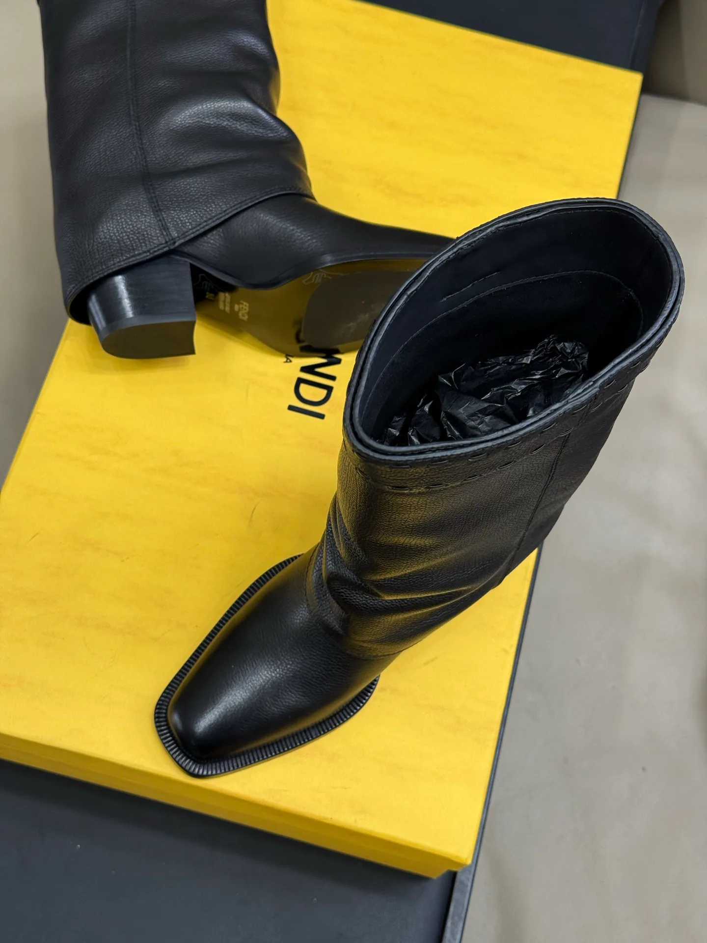 Women's Boots FENDI 18370132