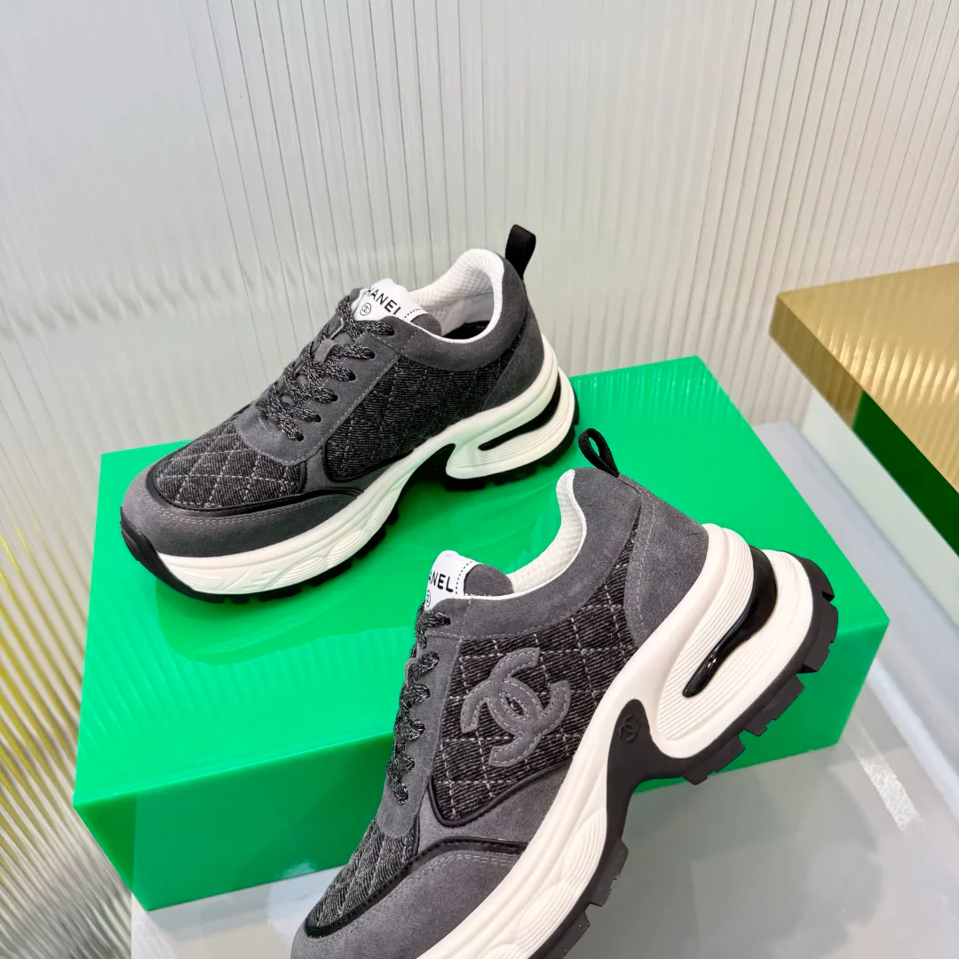 Women's Sneakers CHANEL 18366956