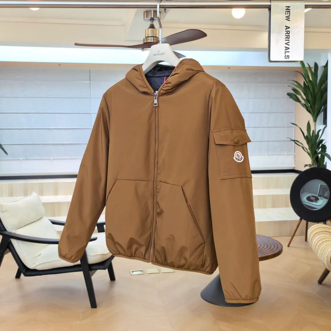 Women's Jackets And Down Jackets MONCLER 18130371