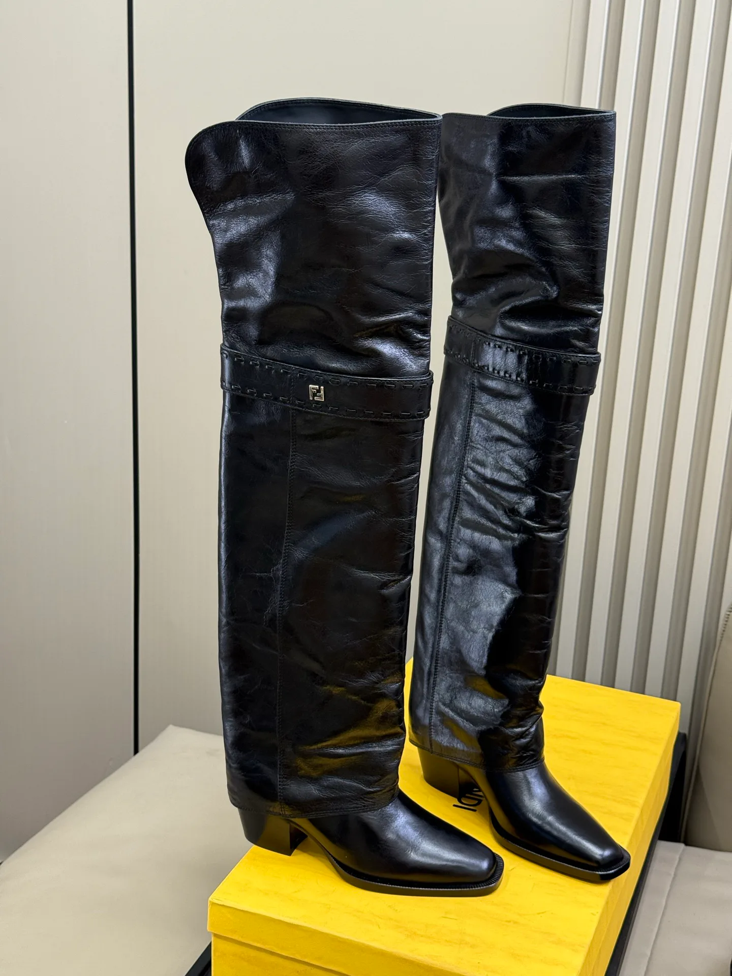 Women's Boots FENDI 18370133