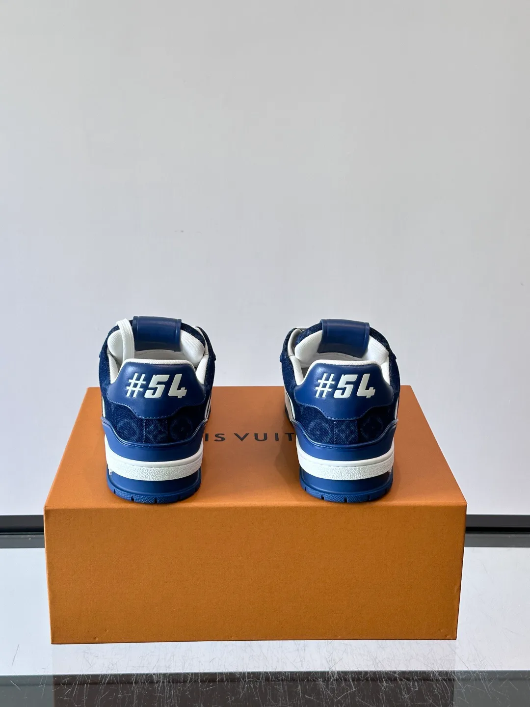 Men's Sneakers LOUIS VUITTON 18321740