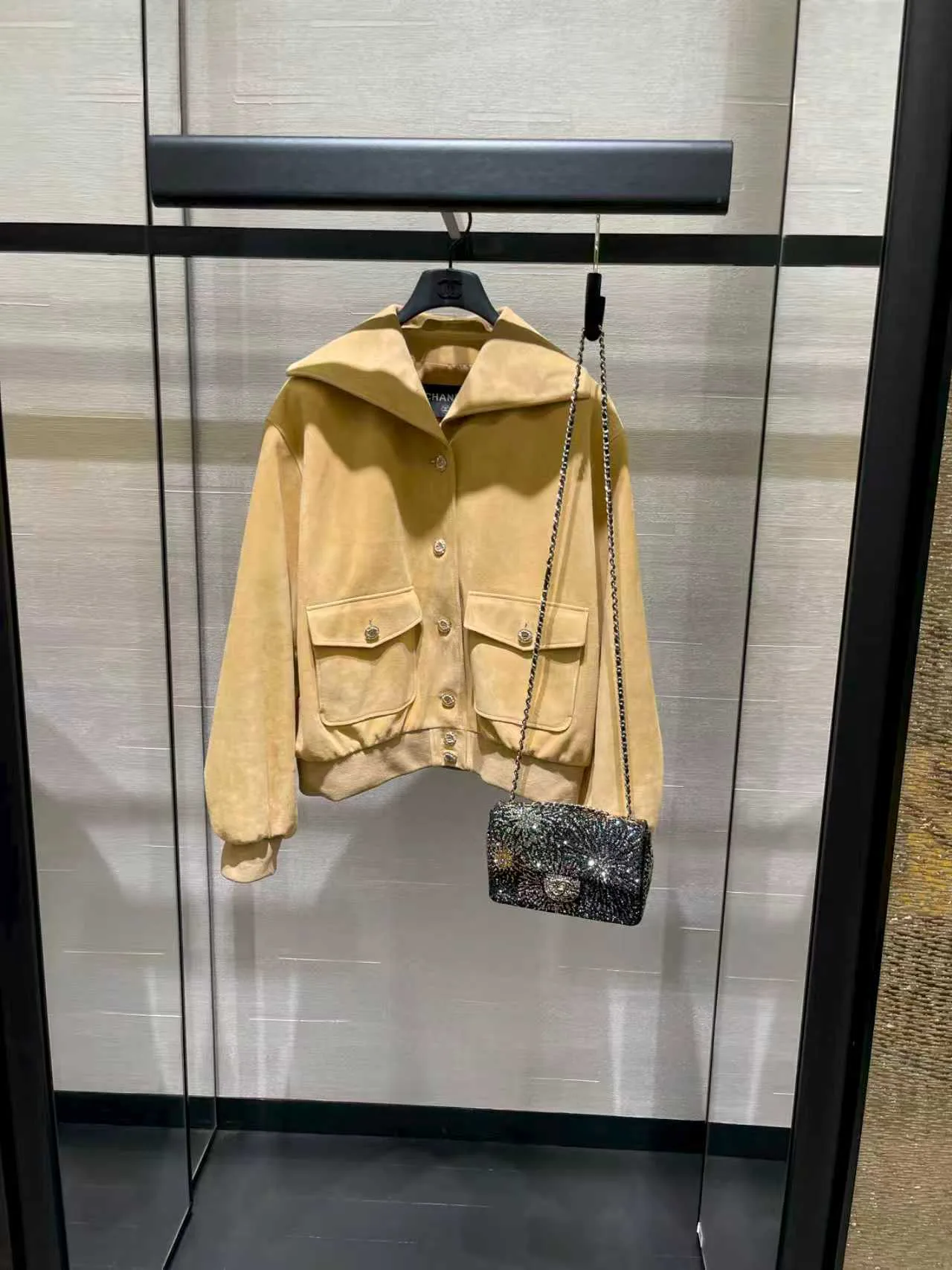 Women's Leather Jackets And Sheepskin Coats CHANEL 18131547
