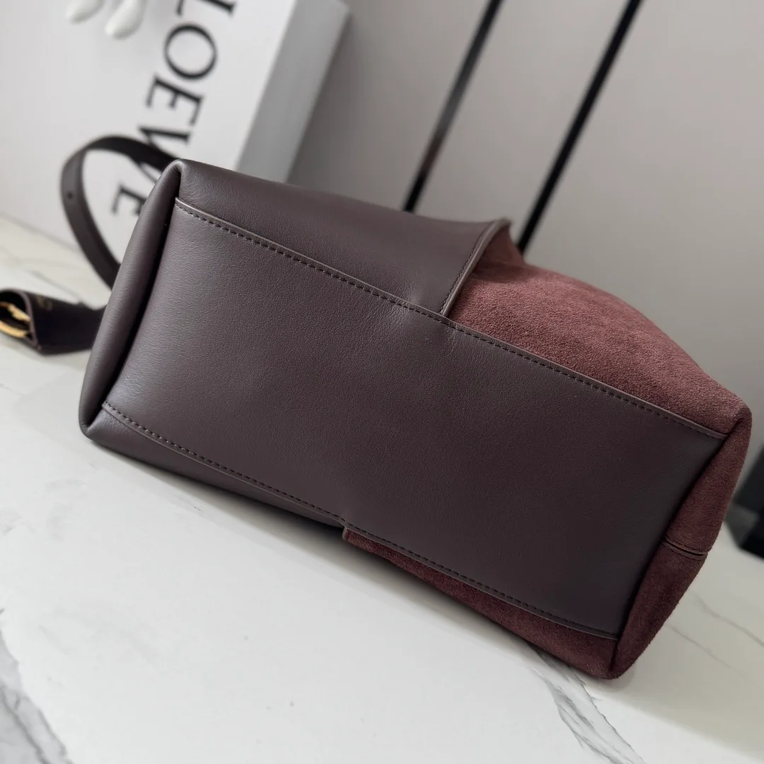 Women's Classic Handbags LOEWE 17796959