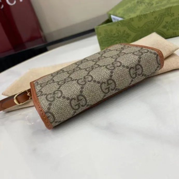 Women's Clutches GUCCI 17904051
