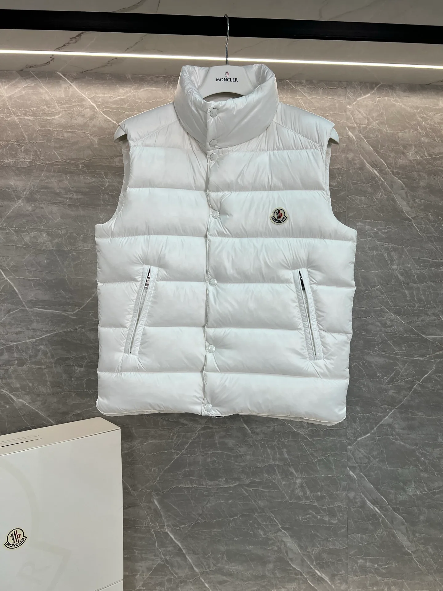 Men's Vests MONCLER 18111355