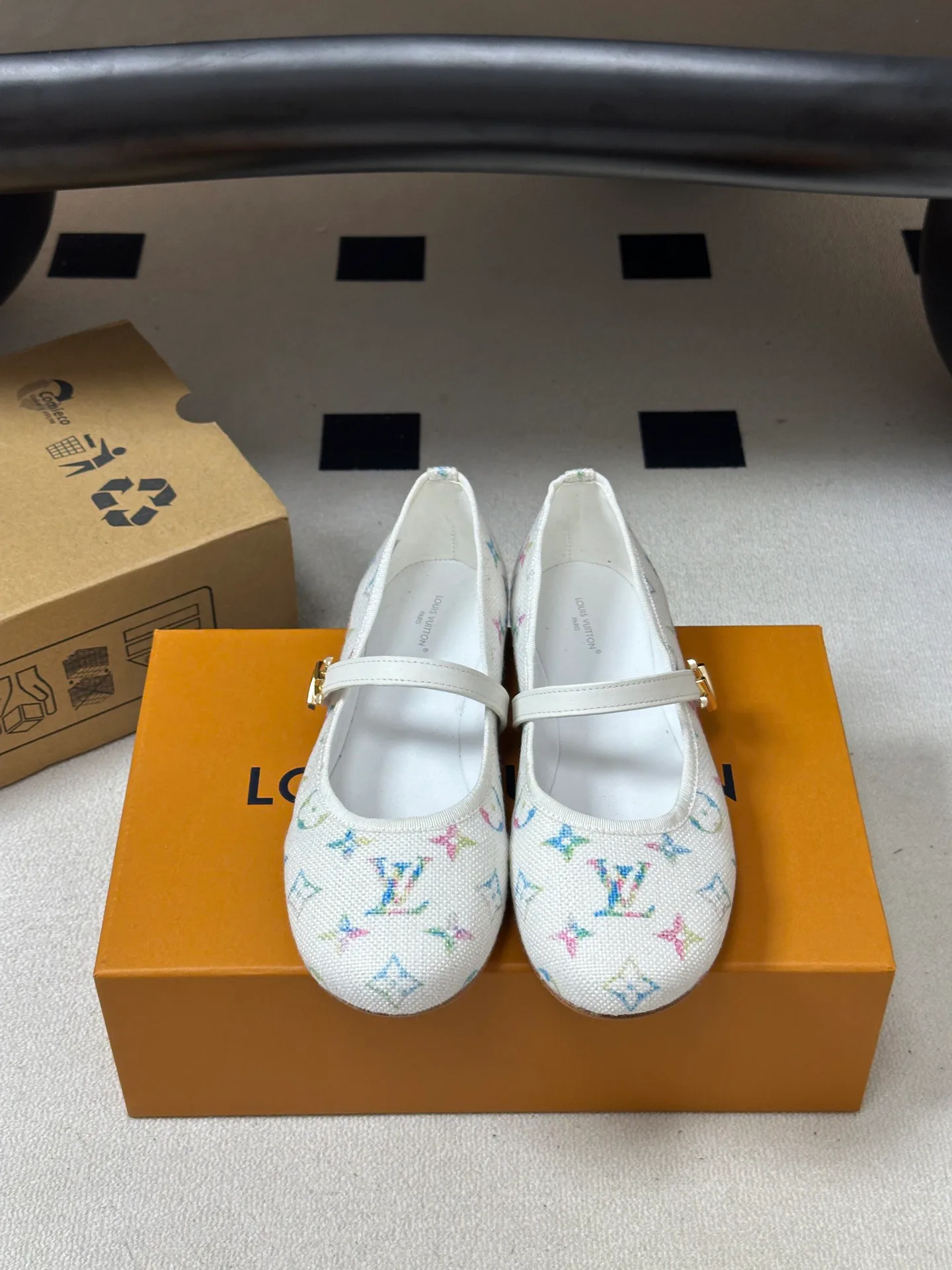 Women's Ballet Flats LOUIS VUITTON 18340931