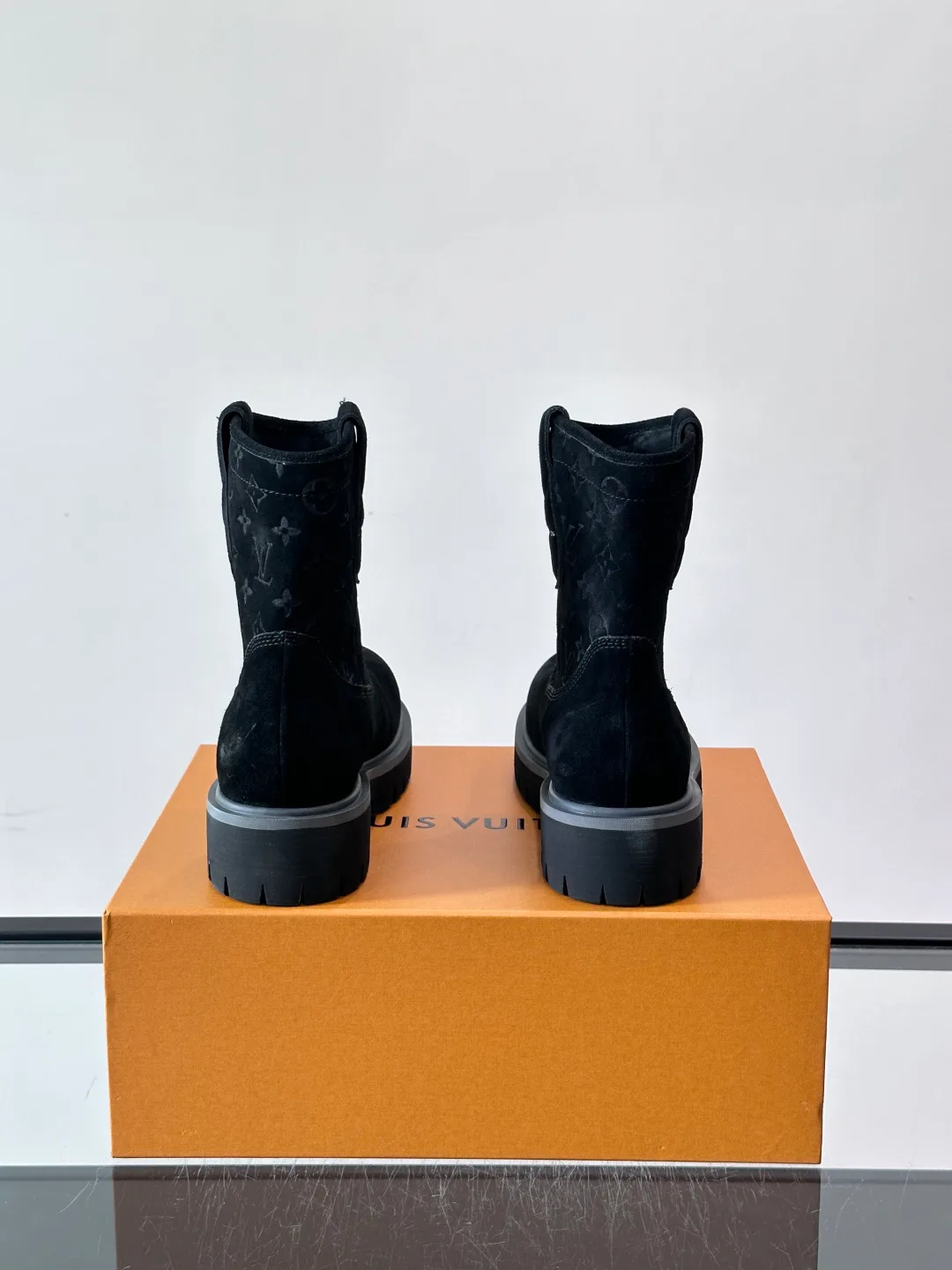 Men's Ankle Boots LOUIS VUITTON 18102793
