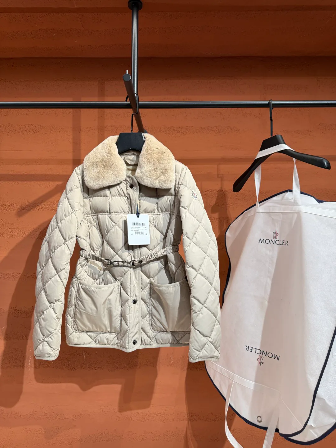 Women's Jackets And Down Jackets MONCLER 18387756