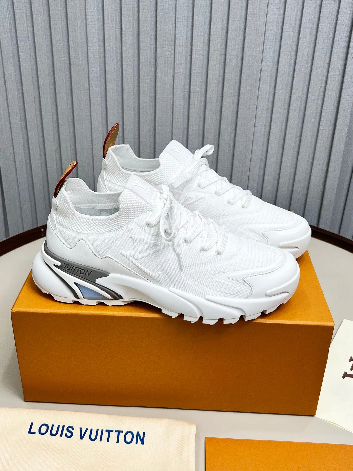 Men's Sneakers LOUIS VUITTON 17189965