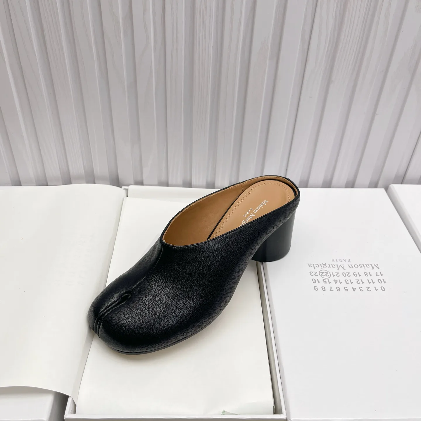 Women's Mules And Clogs MAISON MARGIELA 18104519