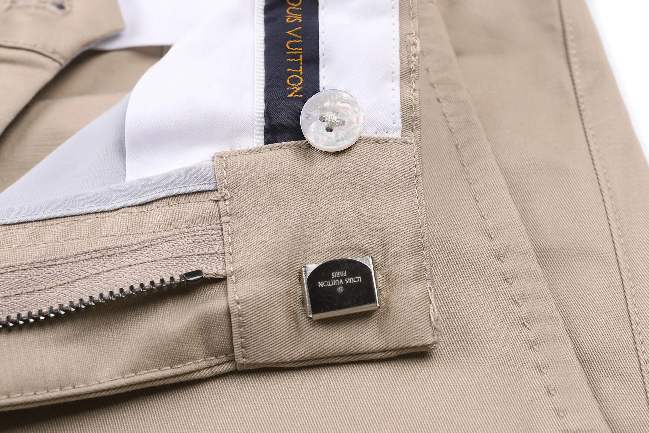 Women's Trousers LOUIS VUITTON 17830161