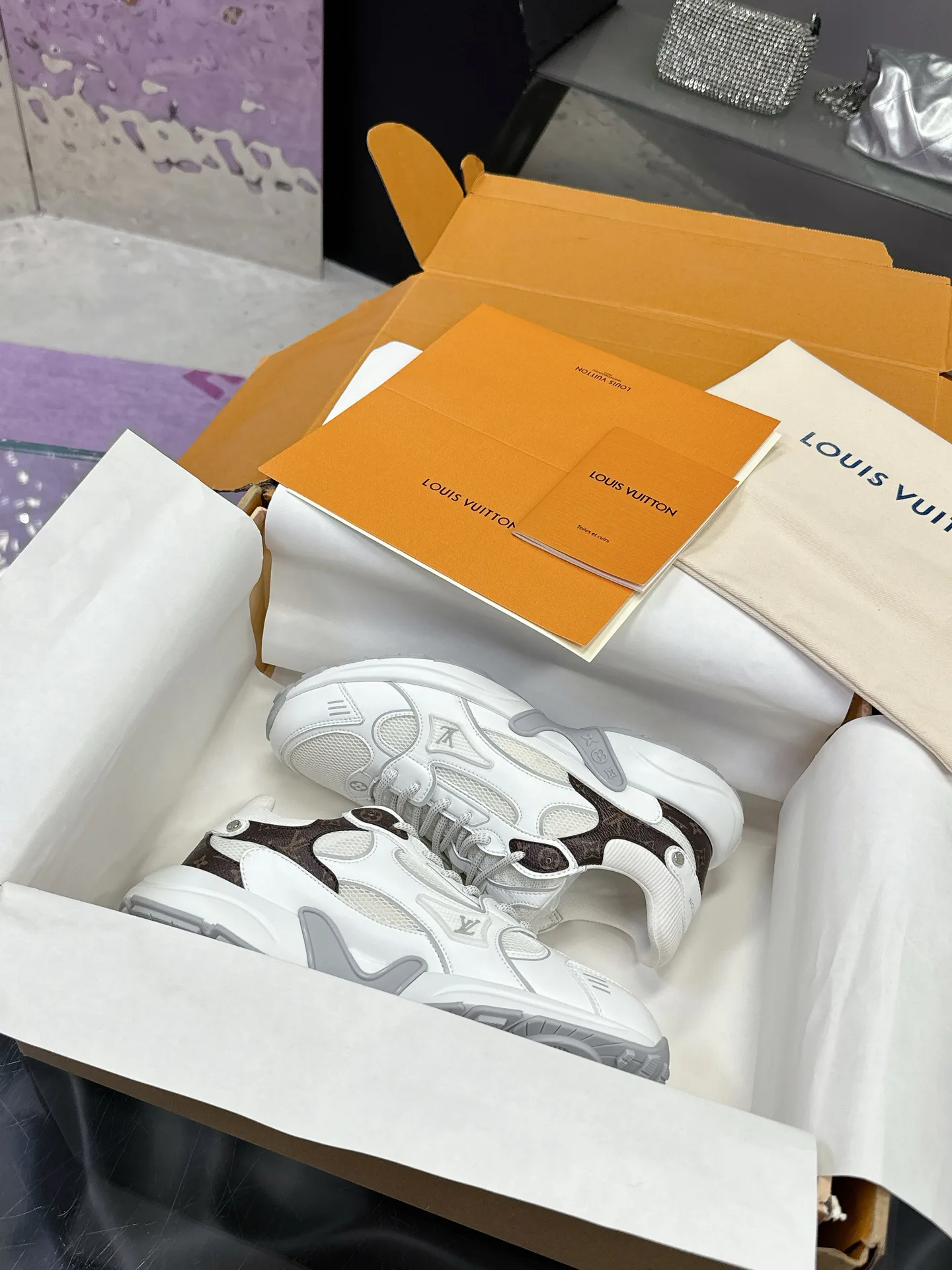Women's Sneakers LOUIS VUITTON 17530431