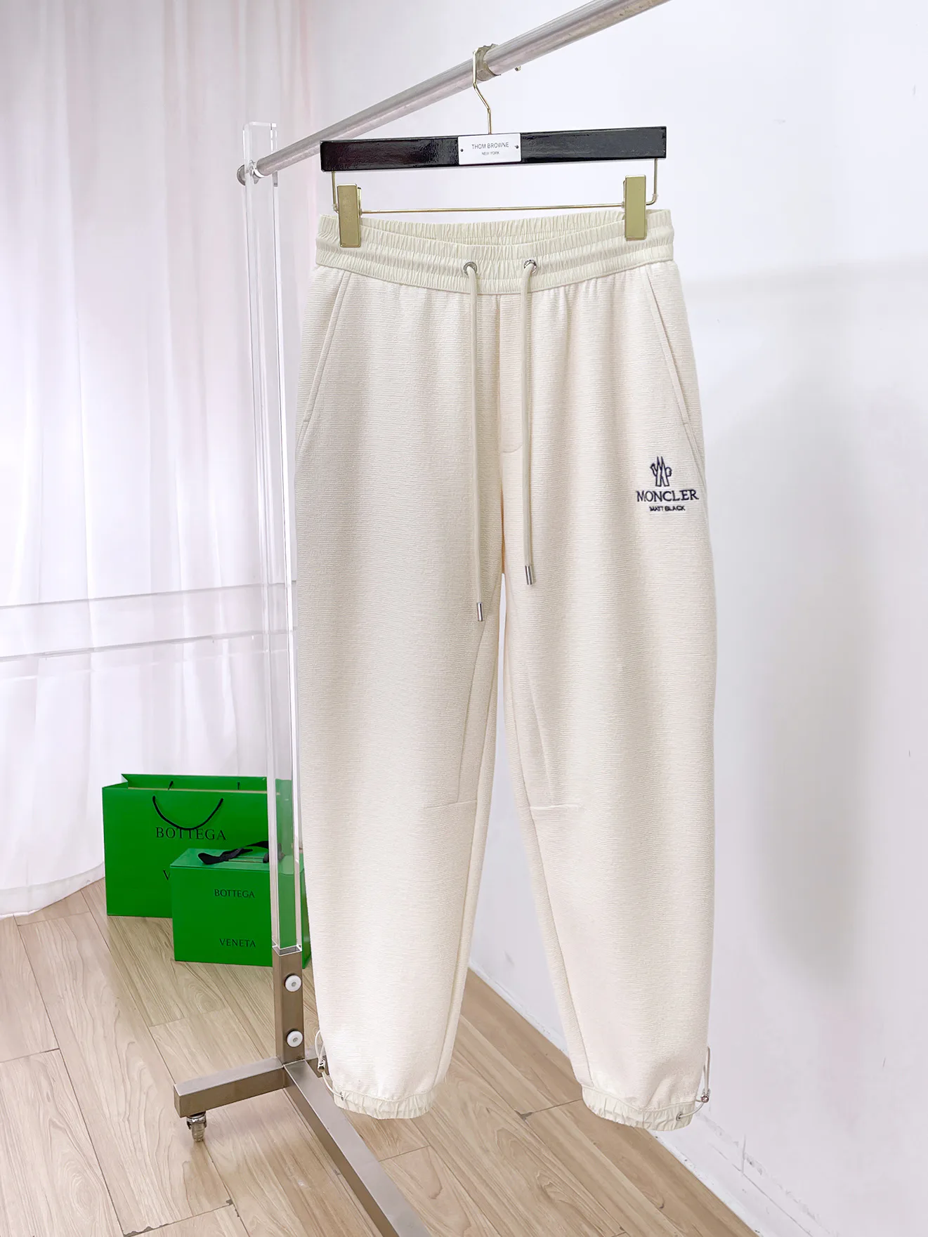Men's Trousers MONCLER 18399275