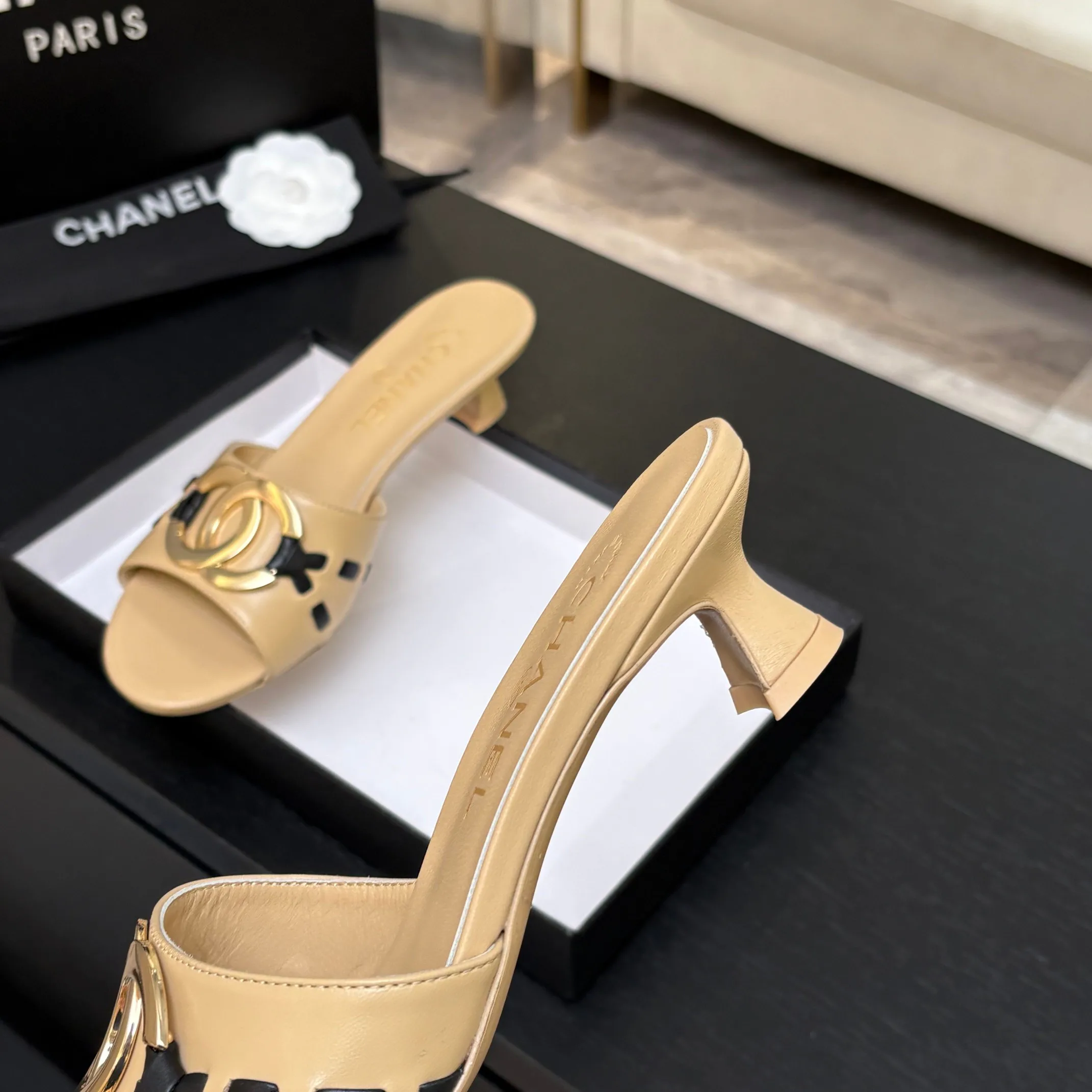 Women's Flip-Flops CHANEL 16953068