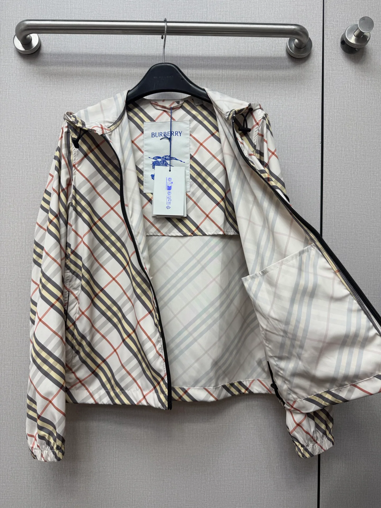 Women's Jackets And Down Jackets BURBERRY 18512906