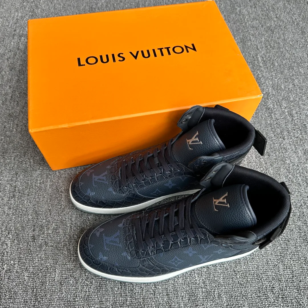 Men's Sneakers LOUIS VUITTON 18445302