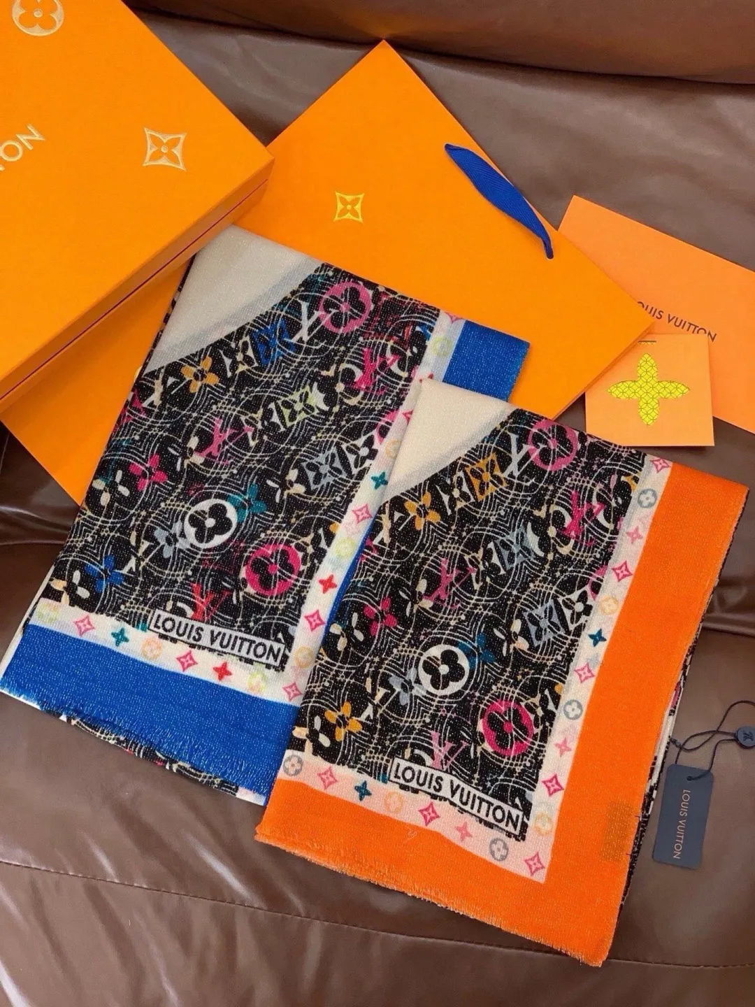 Scarves LOUIS VUITTON 17673170