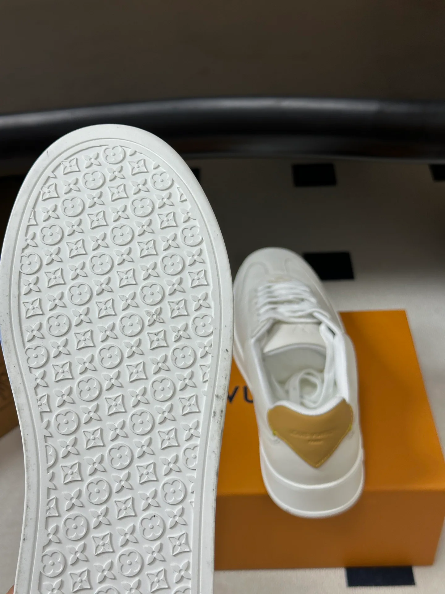 Men's Sneakers LOUIS VUITTON 18340907