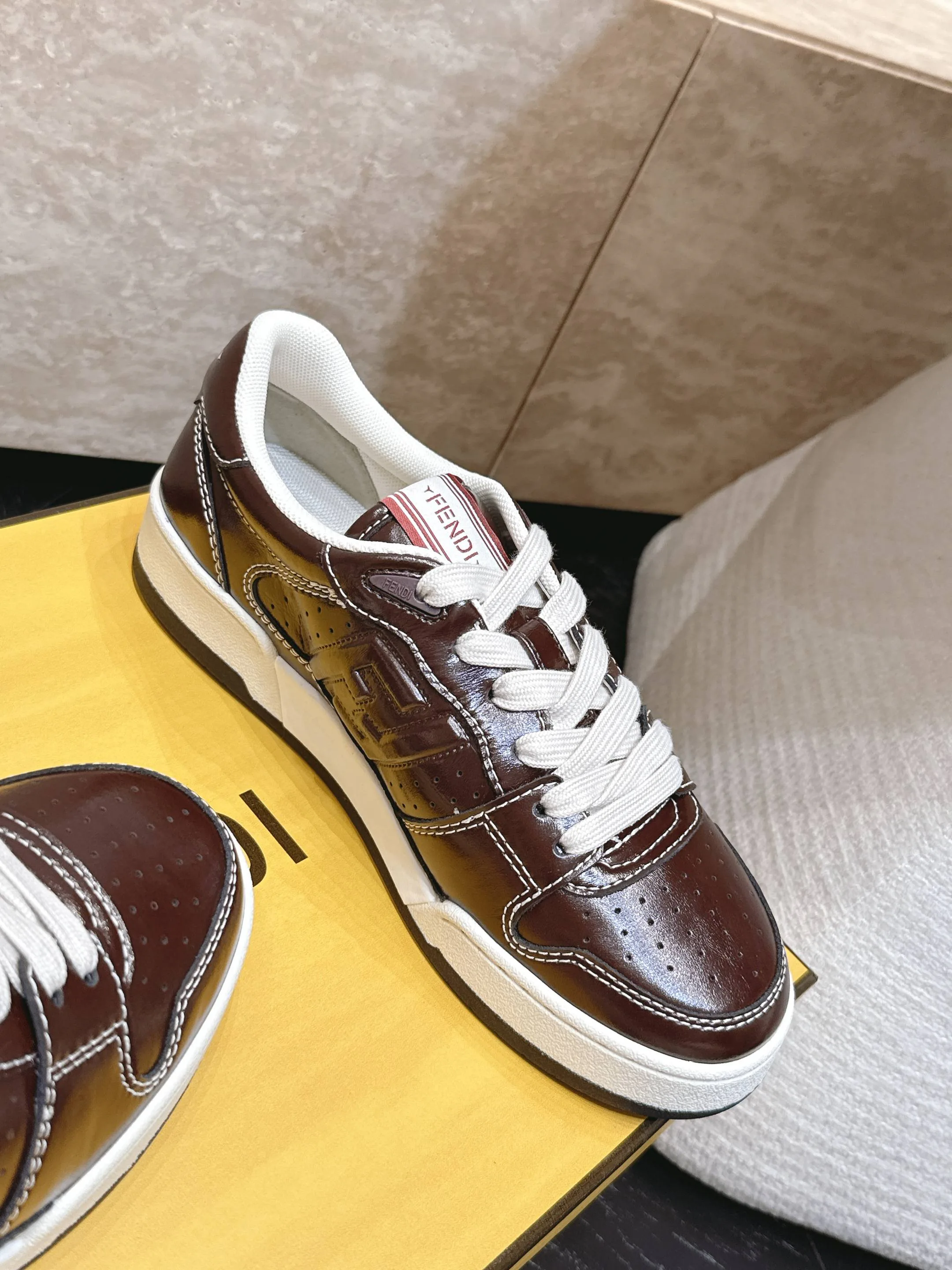 Women's Sneakers FENDI 17682043