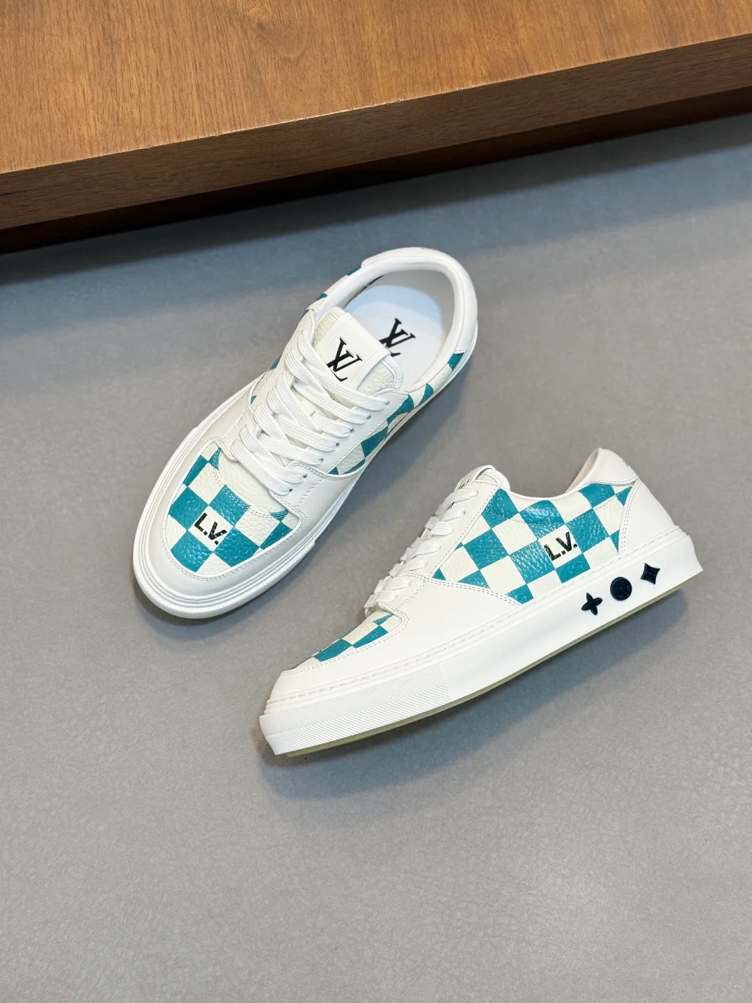 Men's Sneakers LOUIS VUITTON 17447612