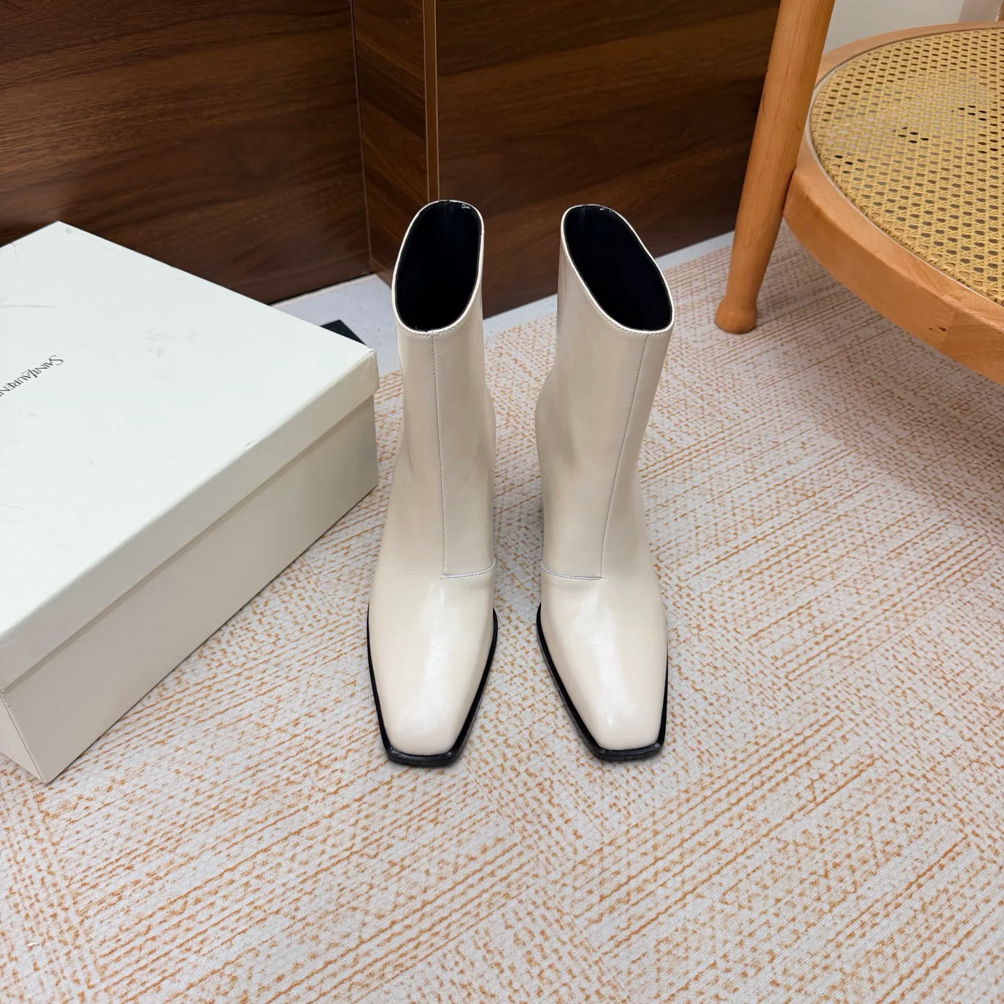 Women's Booties SAINT LAURENT 18104624