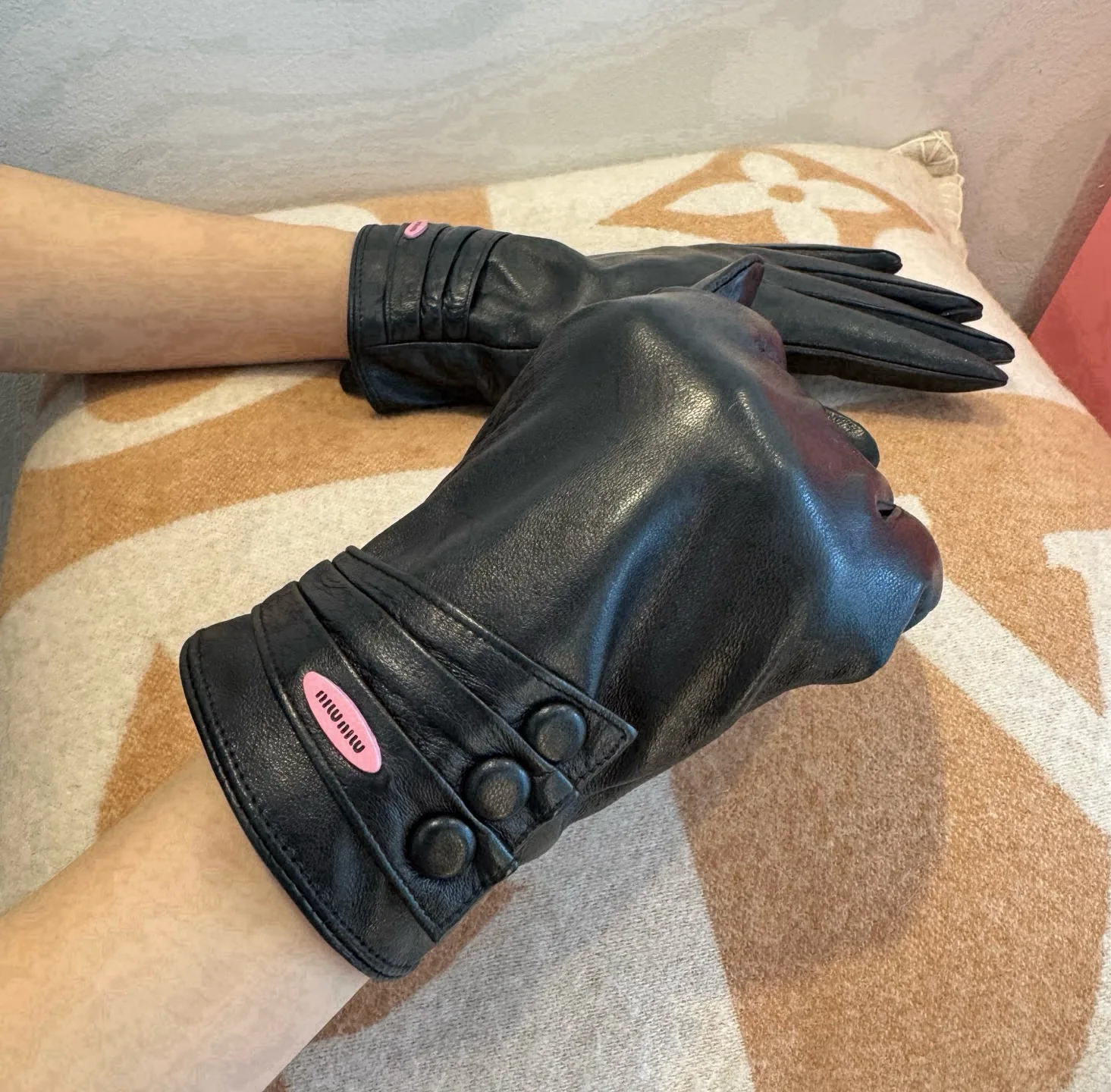 Gloves MIU MIU 18003529