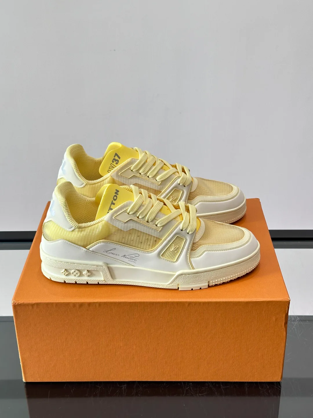 Men's Sneakers LOUIS VUITTON 17349439