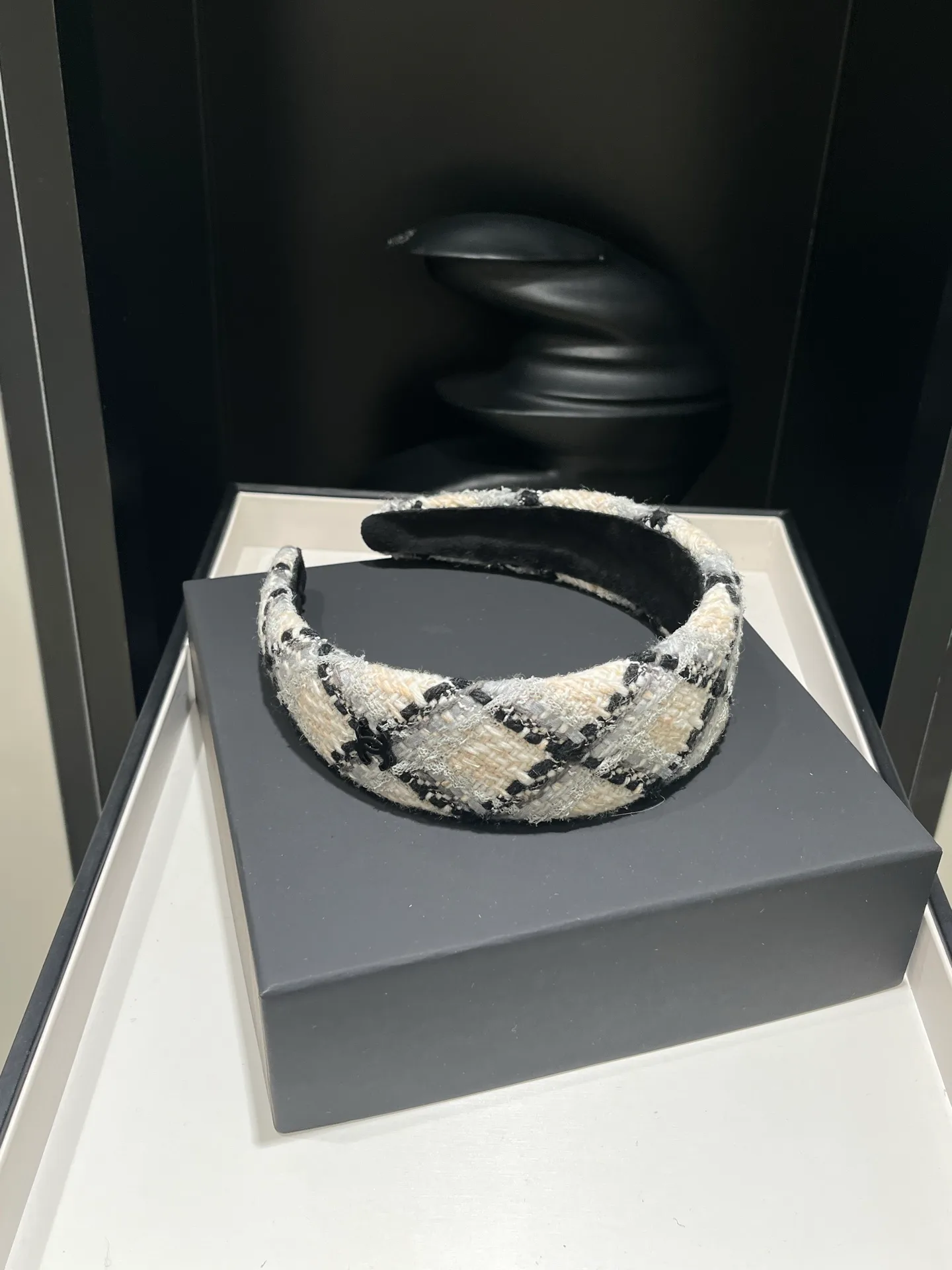 Hats CHANEL 17643125