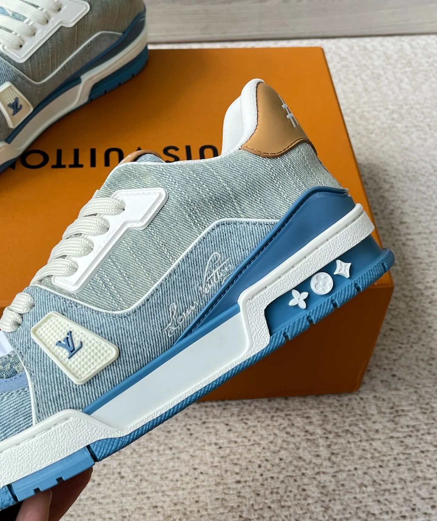 Men's Sneakers LOUIS VUITTON 17972124