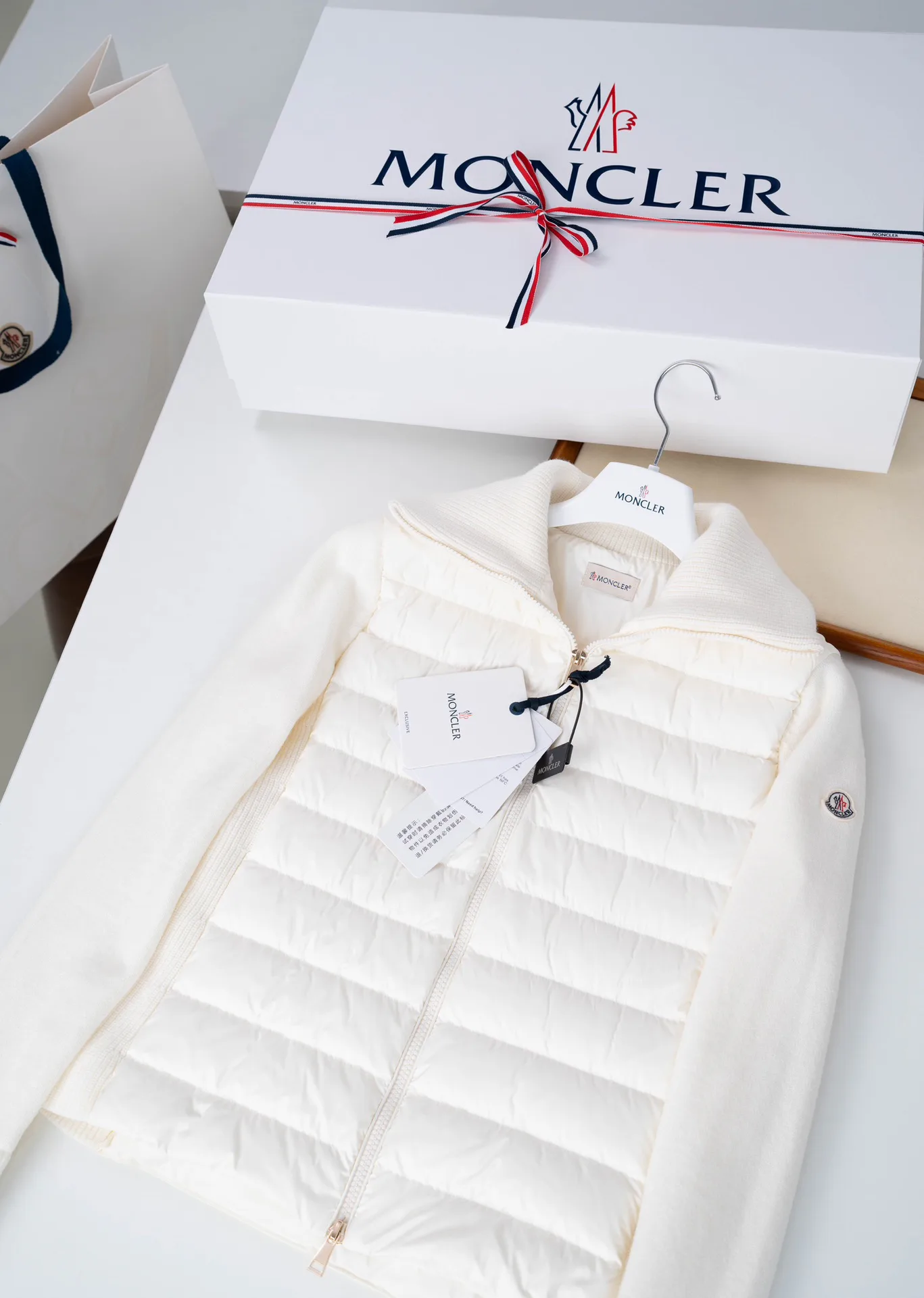 Women's Jackets And Down Jackets MONCLER 18510345