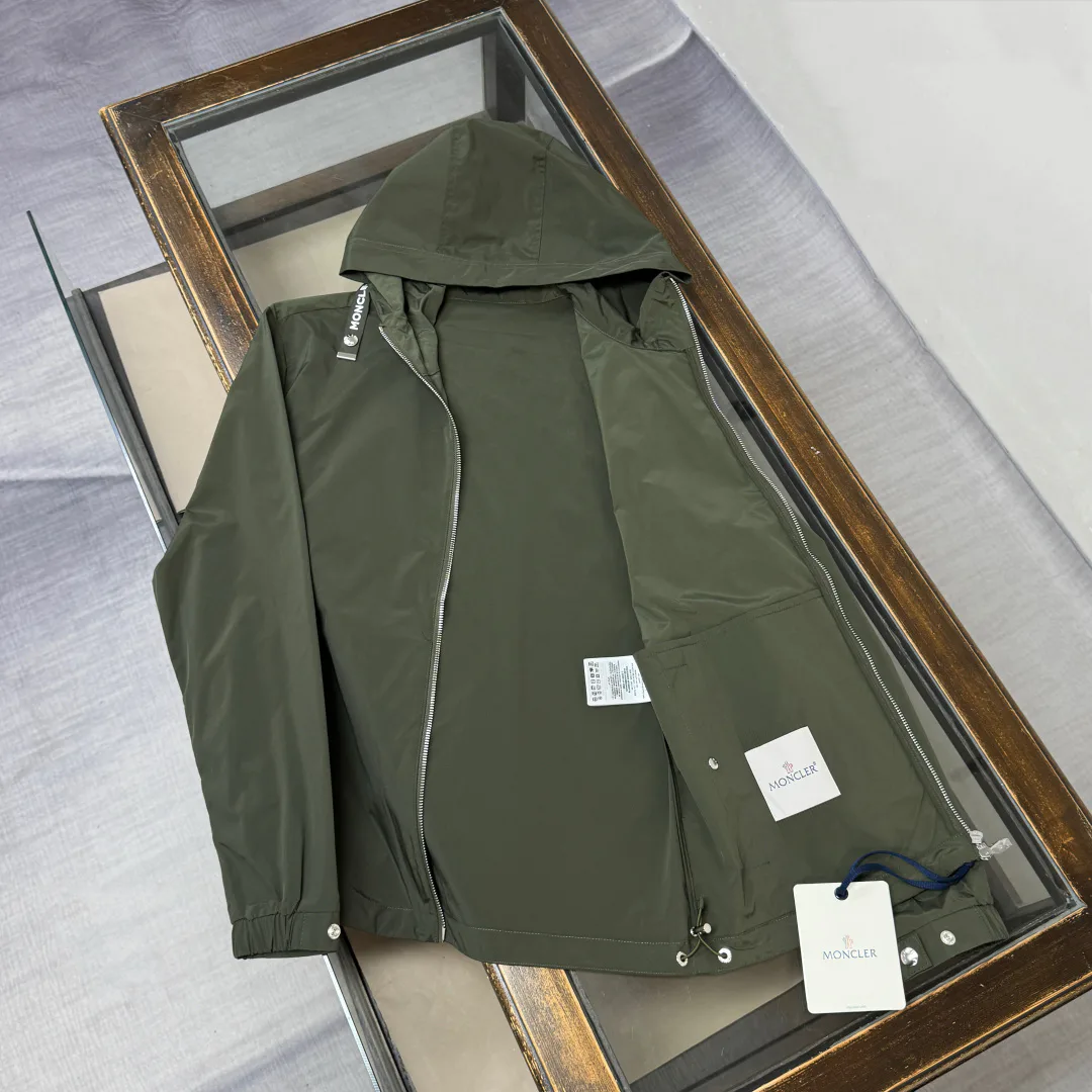 Women's Jackets And Down Jackets MONCLER 18416528