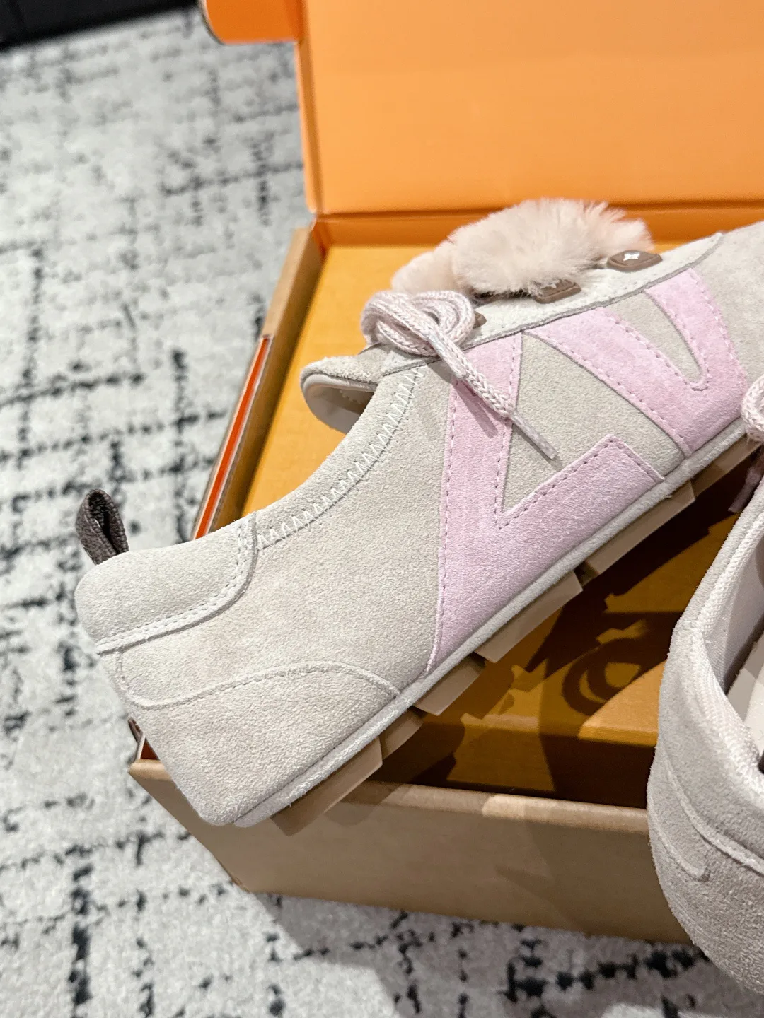 Women's Sneakers LOUIS VUITTON 18409699