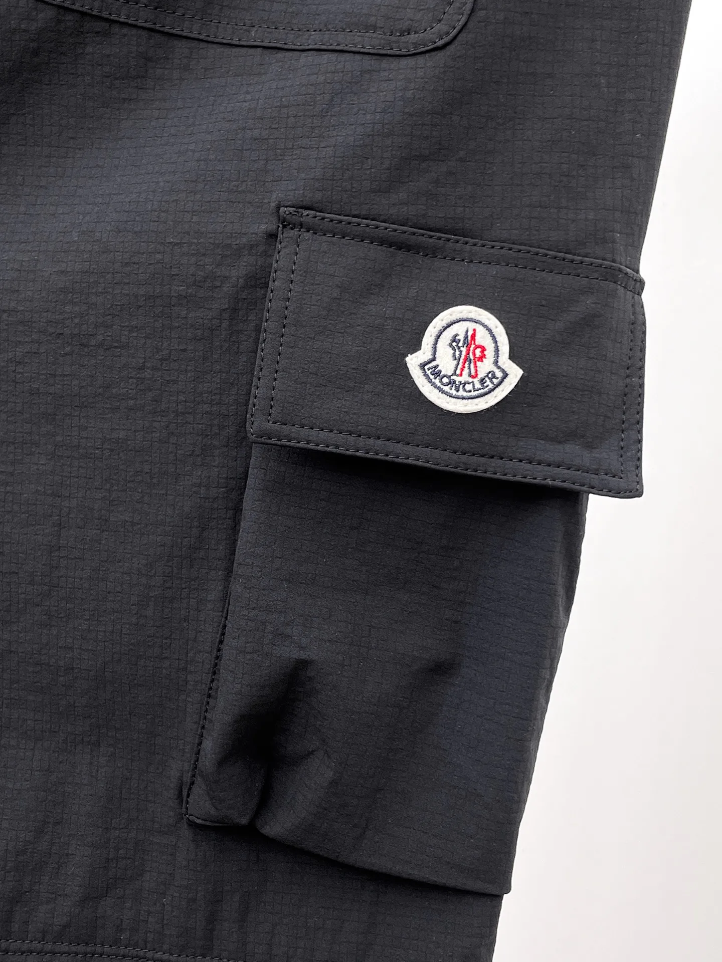 Men's Trousers MONCLER 18399302