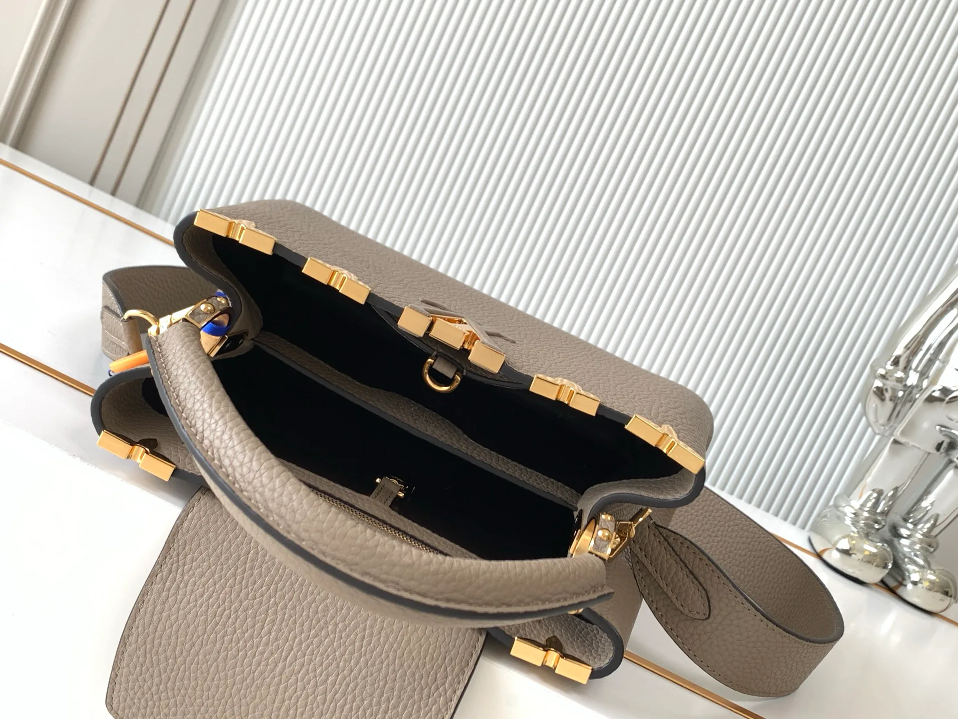 Women's Classic Handbags LOUIS VUITTON 17802976