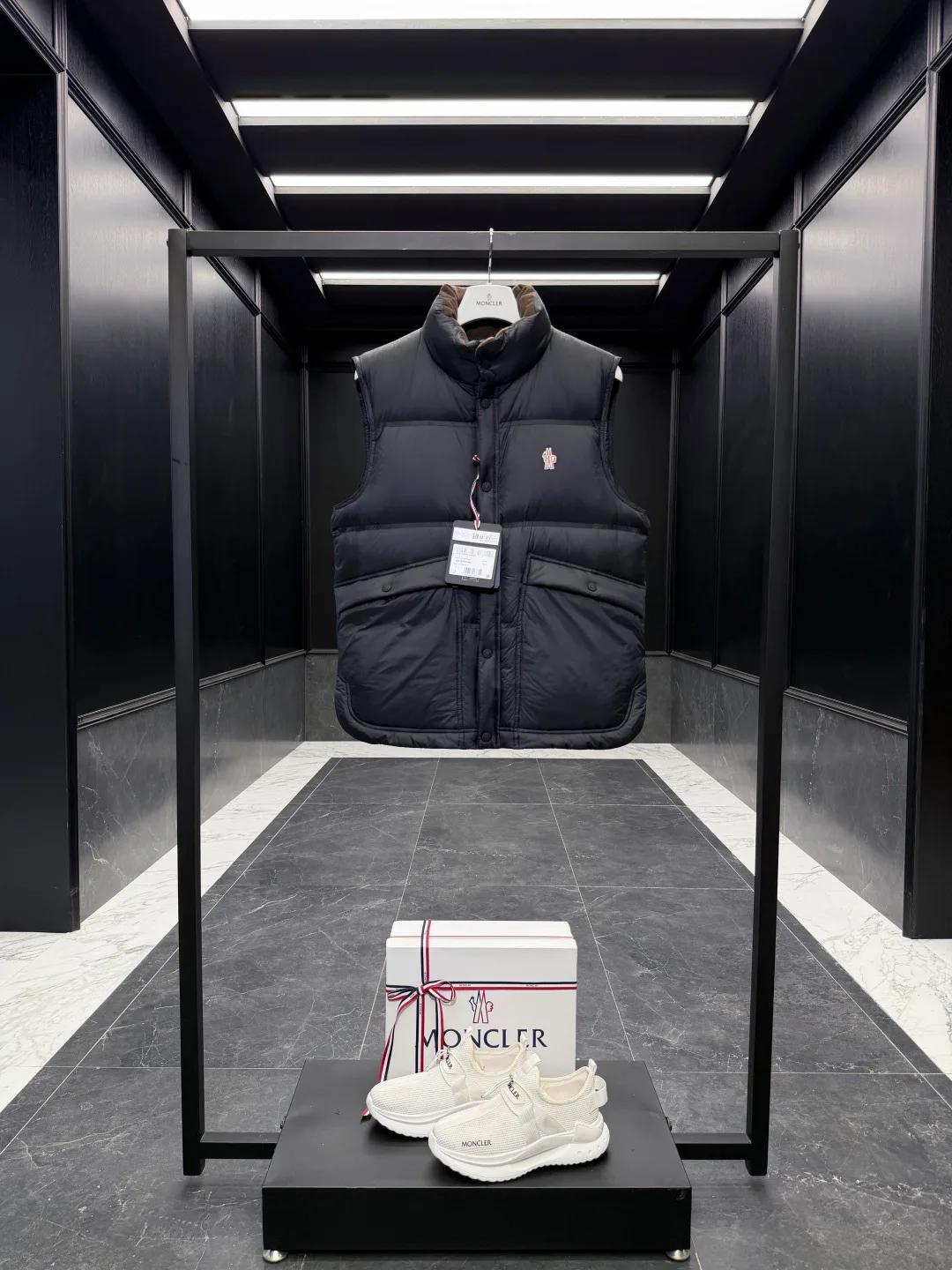 Men's Vests MONCLER 18416847