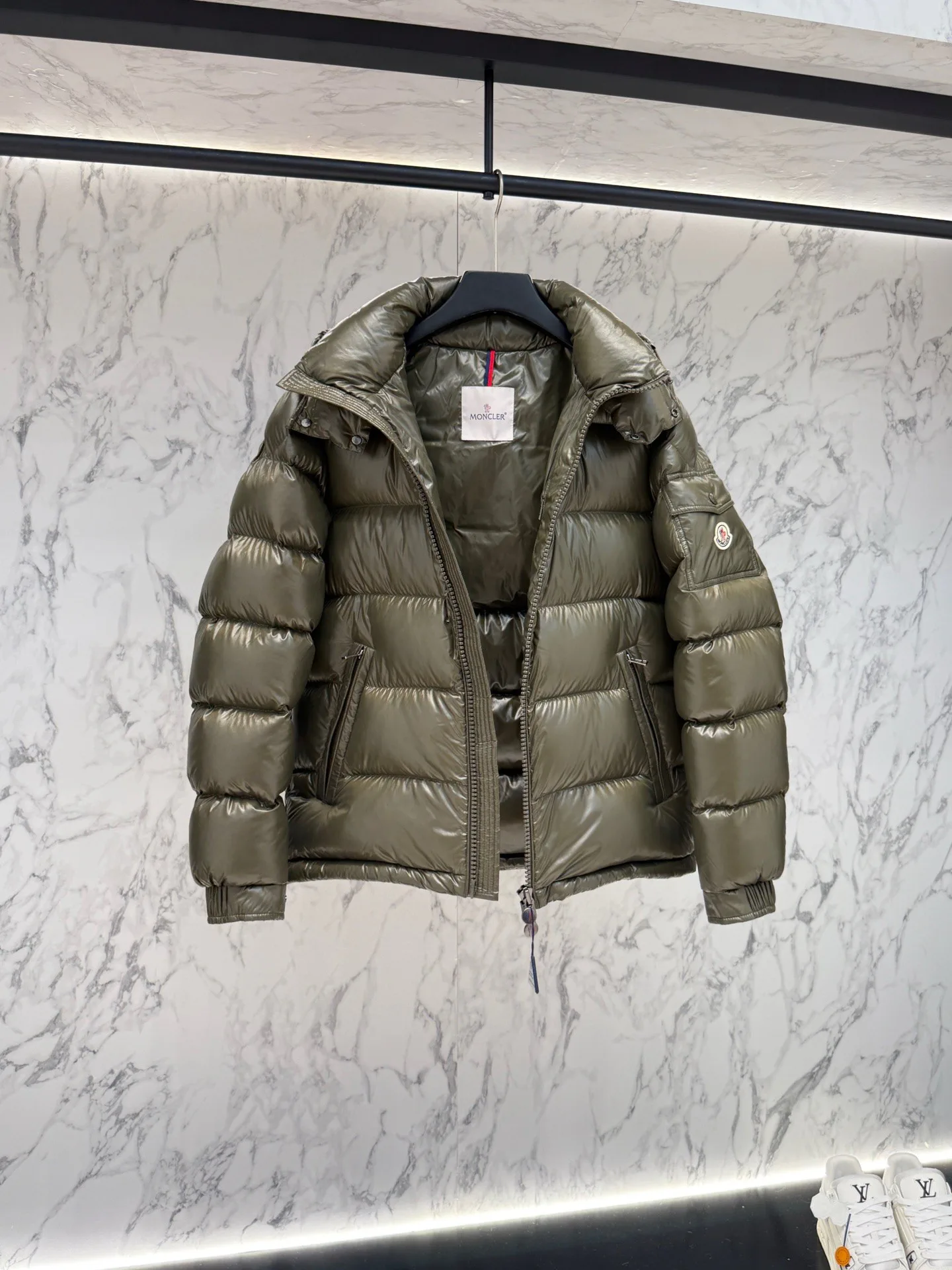 Women's Jackets And Down Jackets MONCLER 18048715
