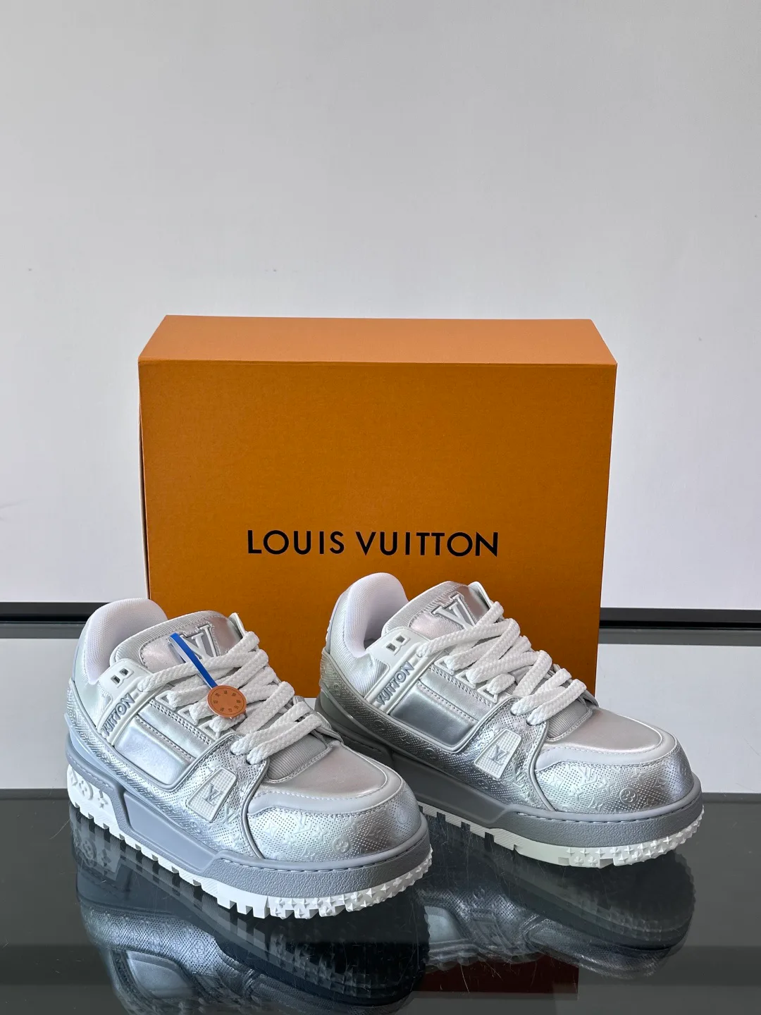 Women's Sneakers LOUIS VUITTON 17869462