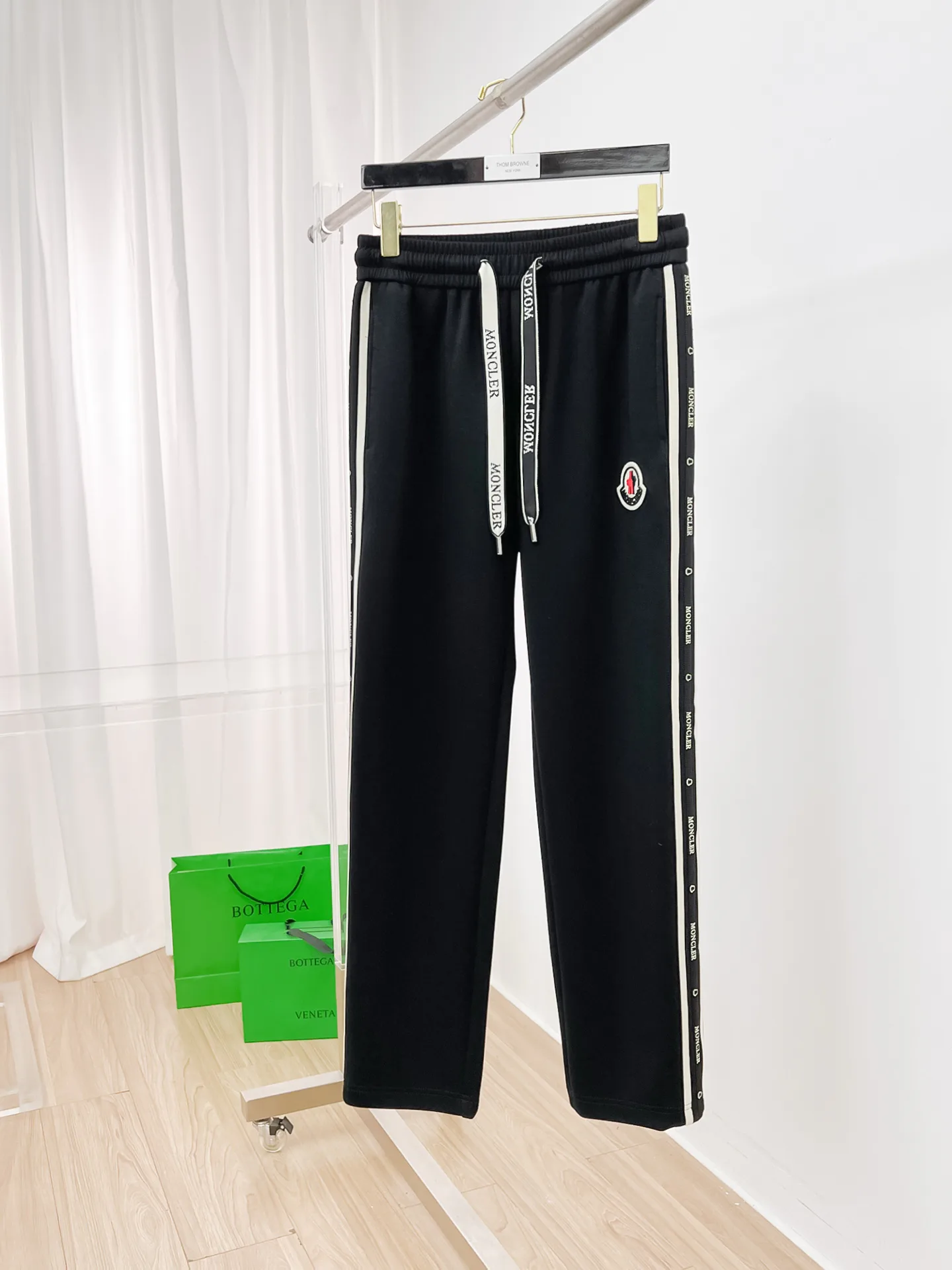 Men's Trousers MONCLER 18399267