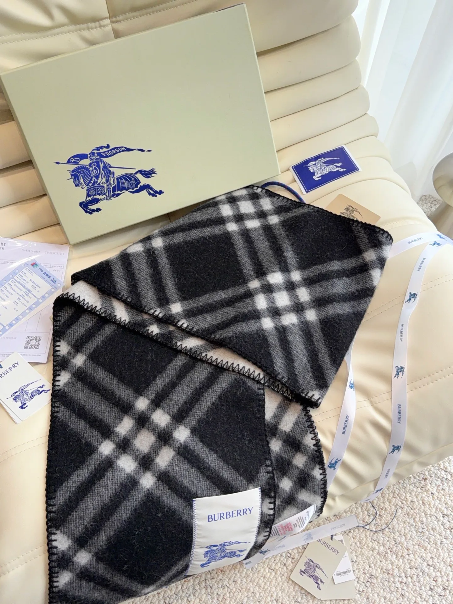 Scarves BURBERRY 18104960