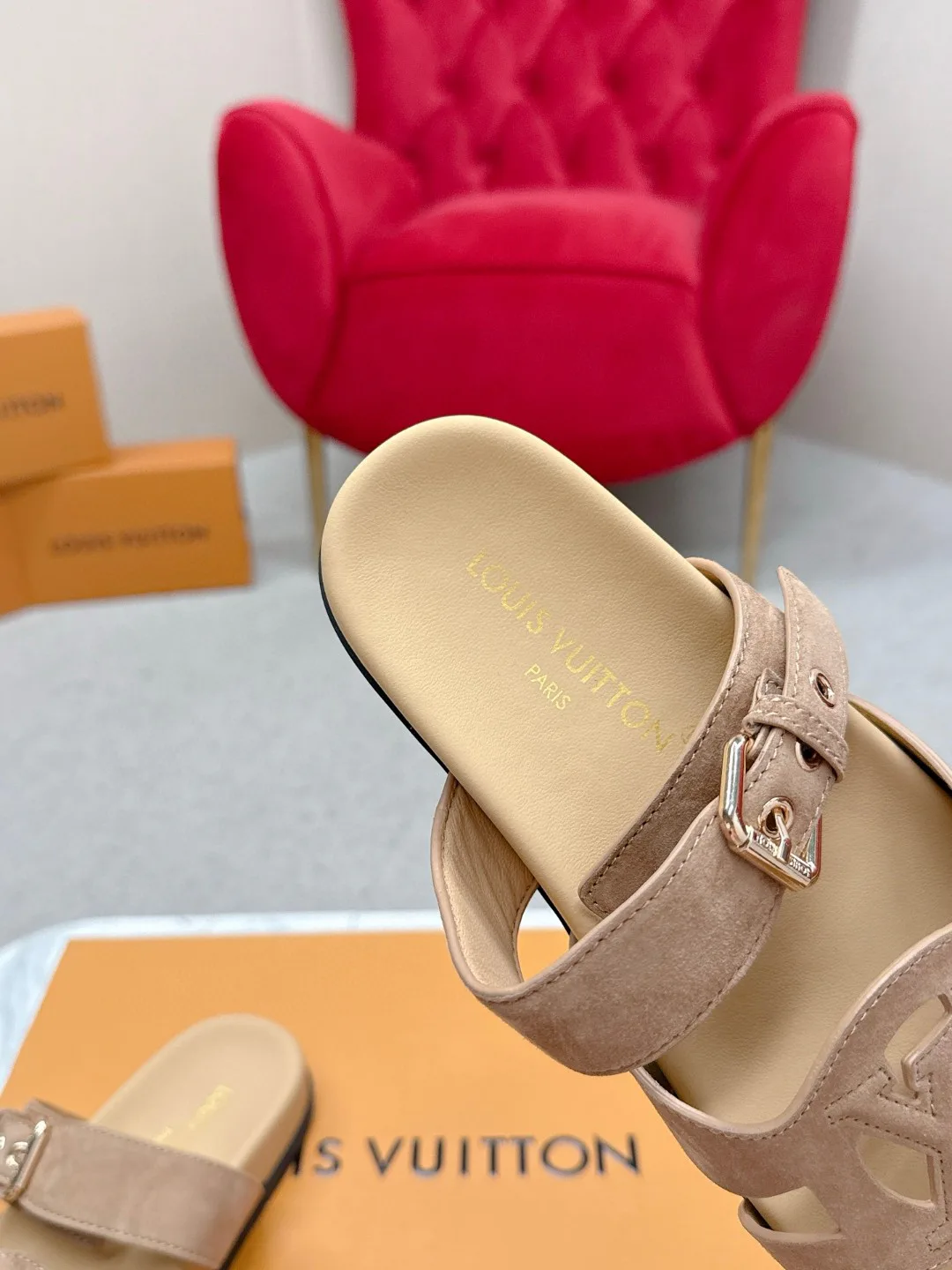 Women's Flip-Flops LOUIS VUITTON 18235700