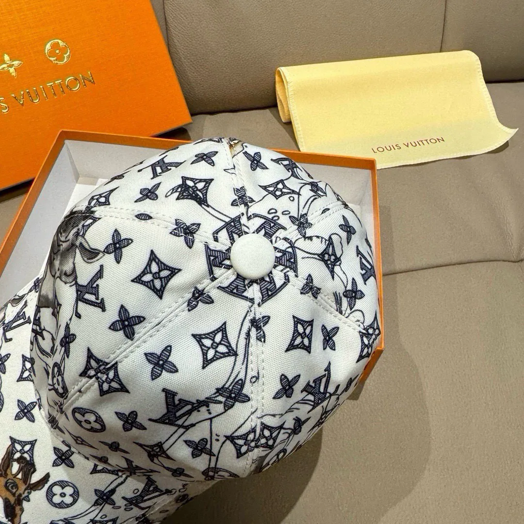 Hats LOUIS VUITTON 18347070