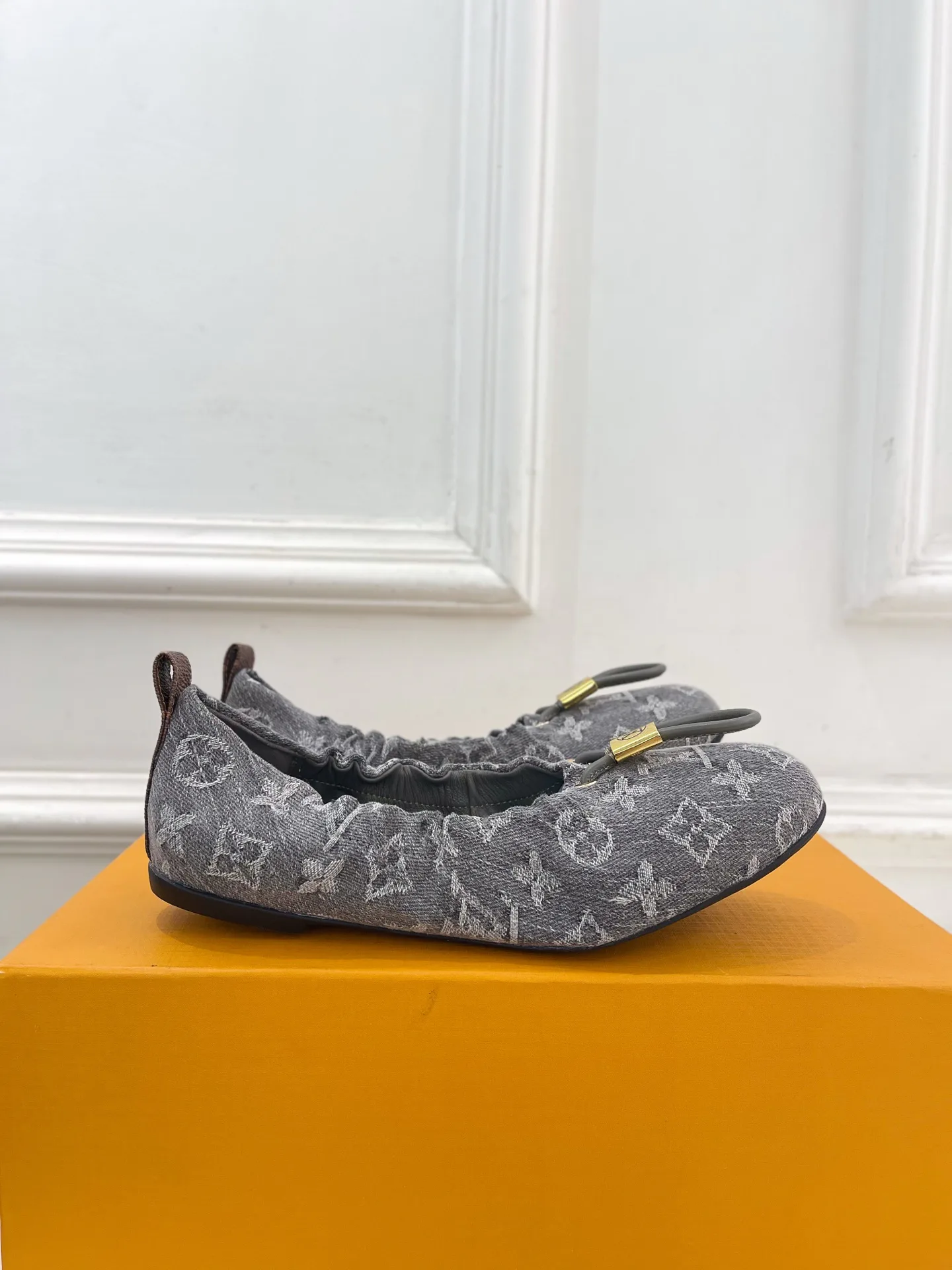Women's Ballet Flats LOUIS VUITTON 17646561