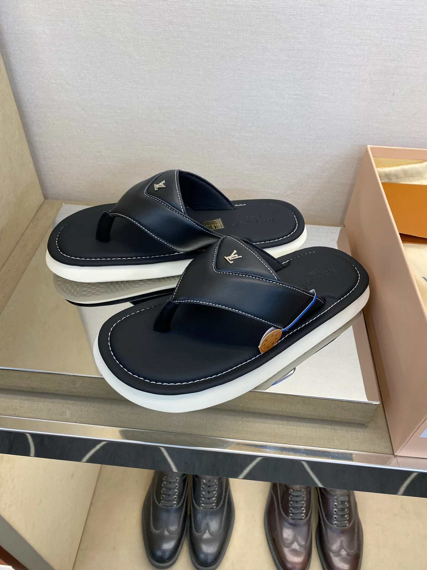 Men's Flip-Flops LOUIS VUITTON 17706371