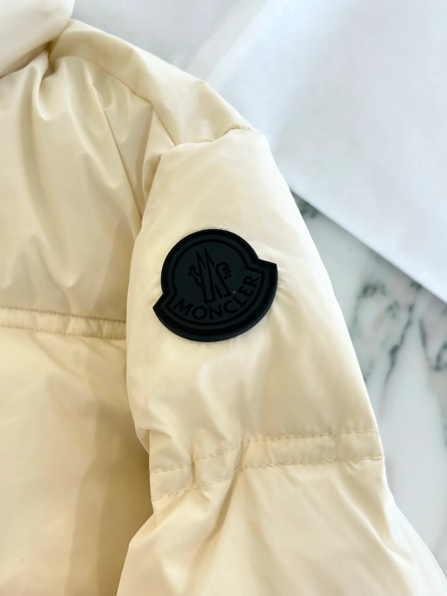 Women's Jackets And Down Jackets MONCLER 17904501
