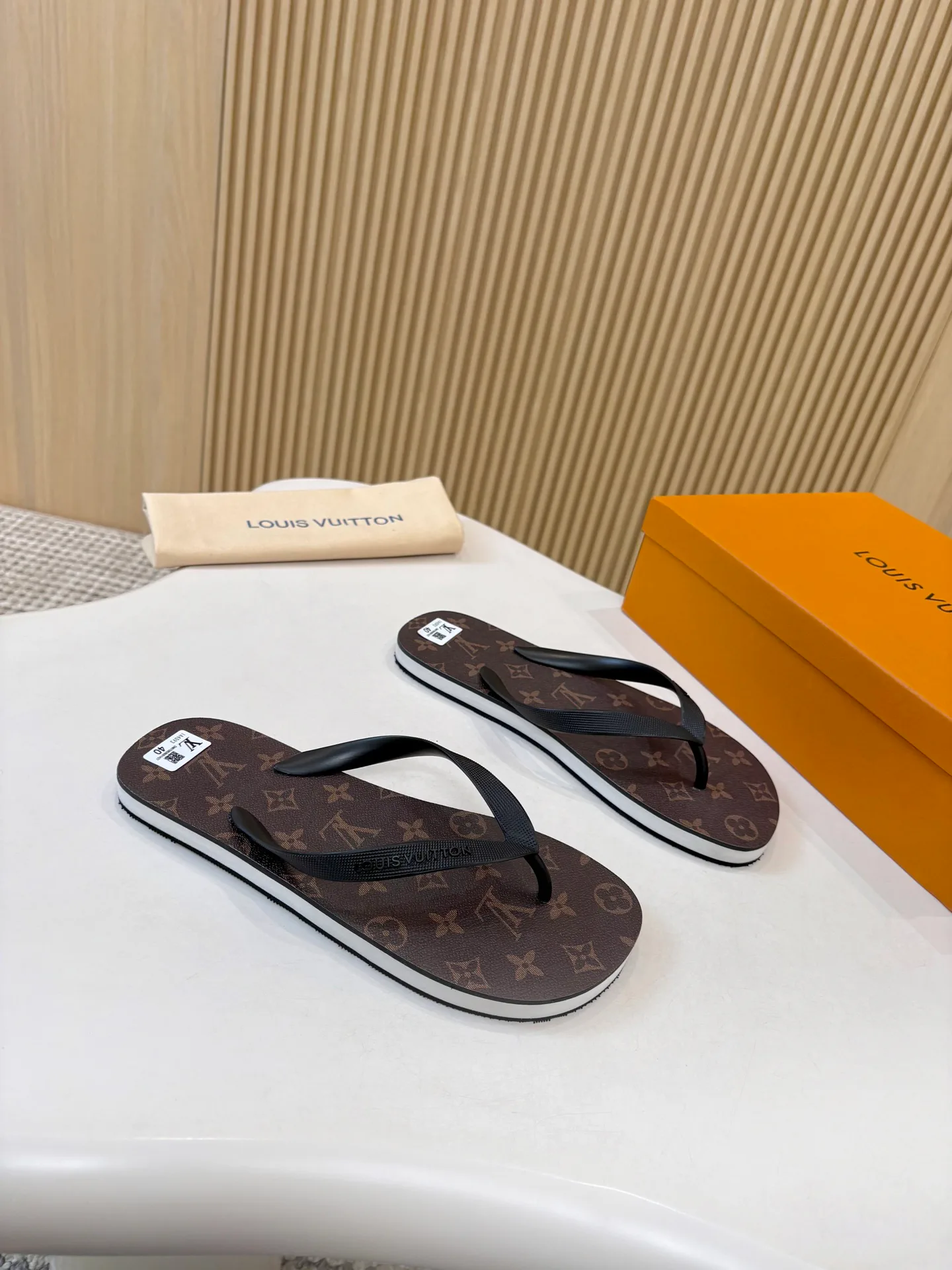 Women's Flip-Flops LOUIS VUITTON 18025534
