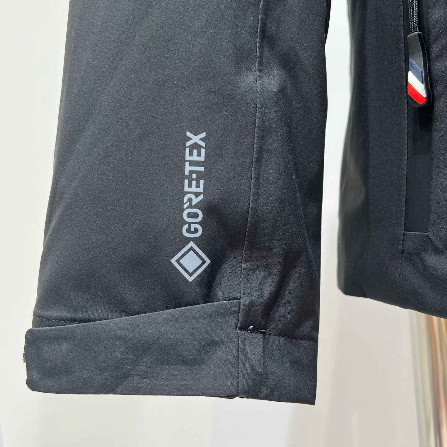 Women's Jackets And Down Jackets MONCLER 18131361